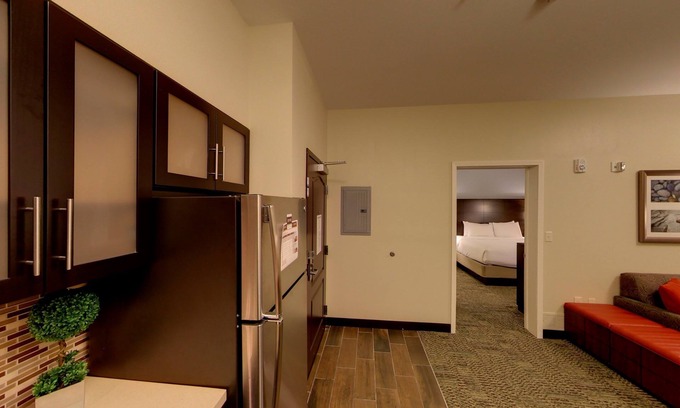 Bryant Pattengill East Condo | Stylish 1 Bedroom with Indoor Pool & Business Center