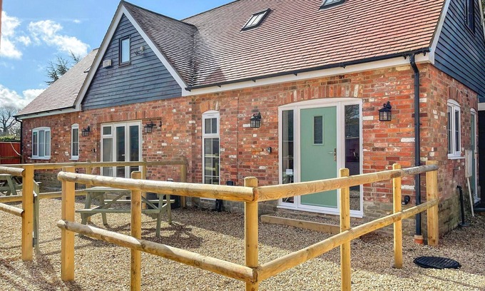Child Okeford Cottage | Cozy 1 Bedroom Accommodation in Child Okeford, Dorset