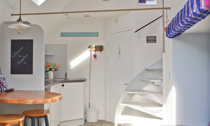 Middleton-on-Sea Cottage | Cozy 1 Bedroom Retreat with Ocean View in Middleton-on-Sea