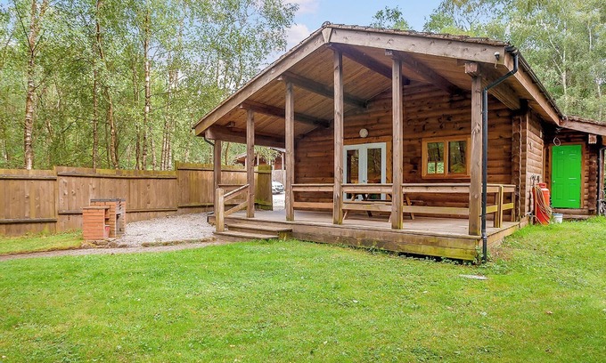 Freehay Ski Chalet | Family-Friendly 2 Bedroom Retreat in Freehay, Cheadle