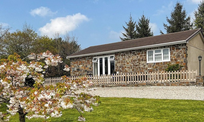 Lower Trengale Cottage | Top-Rated 1 Bedroom Stay in East Taphouse, Pet Friendly