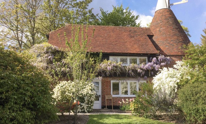 Langton Green Cottage | Beautiful 1 Bedroom Retreat in Eridge Green Near Tunbridge Wells