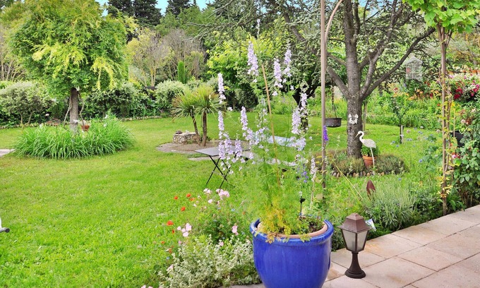 Jonquerettes House | Cozy 1 Bedroom Getaway in Jonquerettes with Pool & Spa