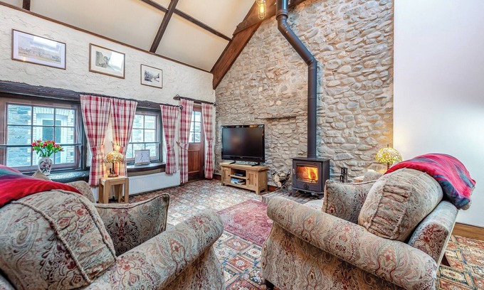 Pentrefelin Cottage | Discover a Unique Stay Near Brechfa Forest with Family Amenities