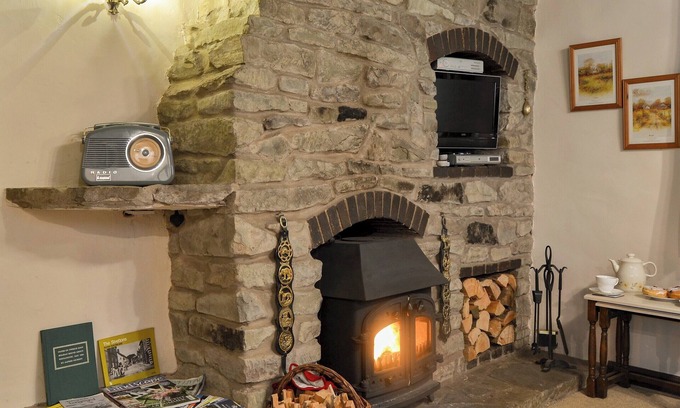 Acton Scott Cottage | Cozy 1 Bedroom Stay in Woolston, Near Church Stretton