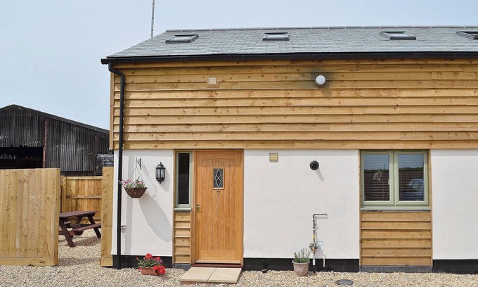 Broad Hinton Cottage | Delightful 1 Bedroom Retreat in Binknoll, Near Royal Wootton Bassett