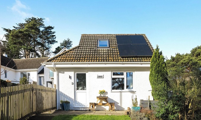 Carlyon Bay Cottage | Picturesque Retreat with Ocean Views near Carlyon Bay Golf