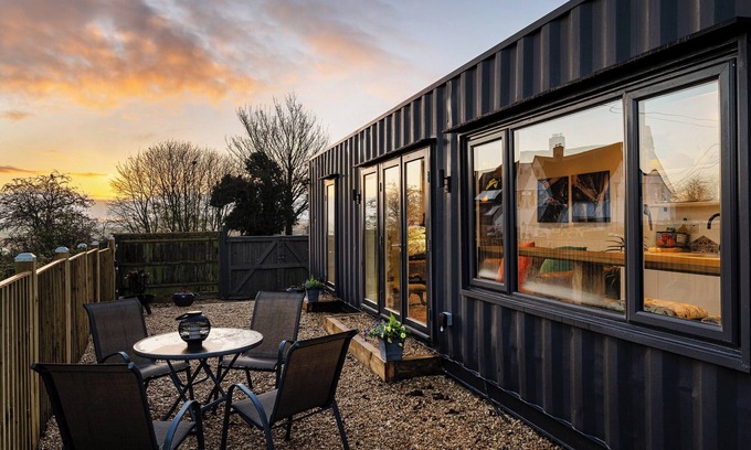East Ilsley Cottage | Cozy 1 Bedroom Stay in East Ilsley with Breakfast Included