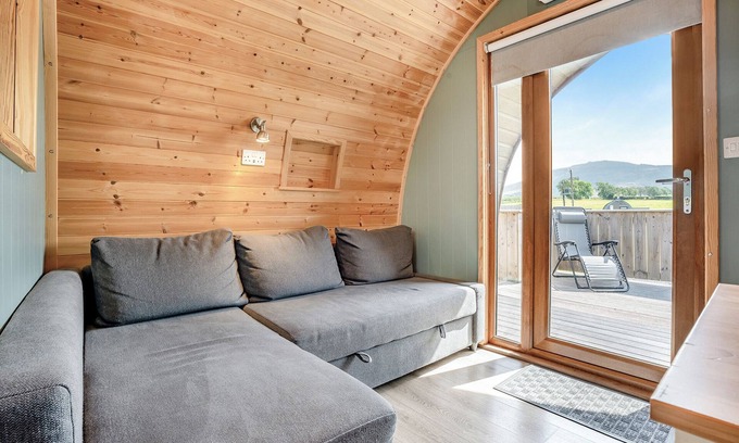 Carlton-in-Cleveland Cottage | Cozy 0 Bedroom Getaway in Great Busby with Spa & Hot Tub
