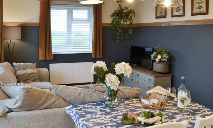 Sea Palling Cottage | Cozy 1 Bedroom Accommodation with Oceanfront Views