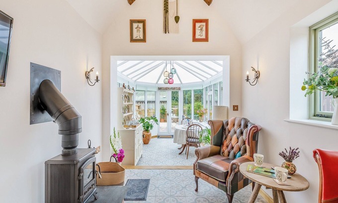 High Ercall Cottage | Cozy 1 Bedroom Retreat in Ellerdine, Near Telford