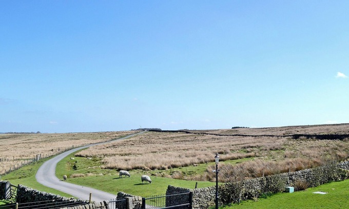 Oldfield Cottage | Pet-Friendly 1 Bedroom Getaway Near Haworth - Rated 10/10