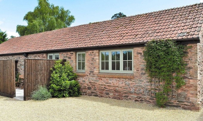 North Newton Cottage | Top-Rated 1 Bedroom Retreat in North Newton with Lake View