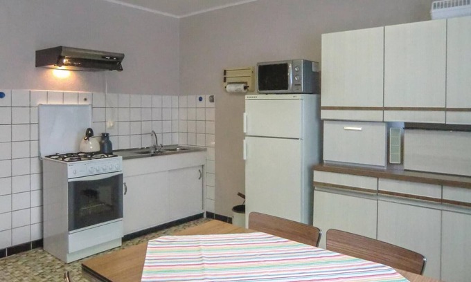 Hosingen Apartment | Ideal 1 Bedroom Stay with Spa and Breakfast in Rodershausen