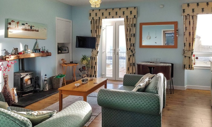 Pittenweem Cottage | Cozy 1 Bedroom Getaway with Oceanfront Views in Anstruther