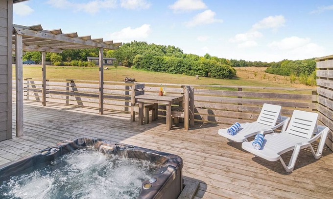 Milverton Ski Chalet | Discover Henfields Country Retreat: Indulge in Unique Amenities