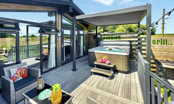 Raywell Ski Chalet | Contemporary Two-Bedroom Lodge with Spectacular Views