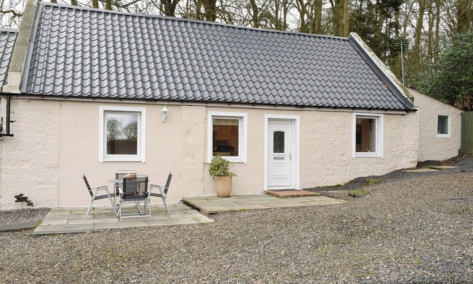 Dunfermline Cottage | Cozy 1 Bedroom Retreat in Saline, Near Dunfermline