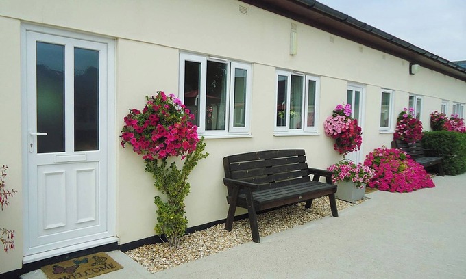 Littlebredy Cottage | Cozy 1 Bedroom Retreat in Winterbourne, Steepleton