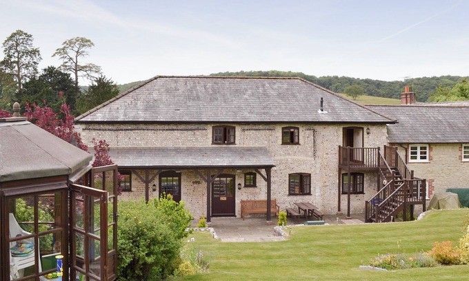 East Meon Cottage | Cozy 1 Bedroom Retreat in East Meon, Petersfield - Guest Rated 9.8