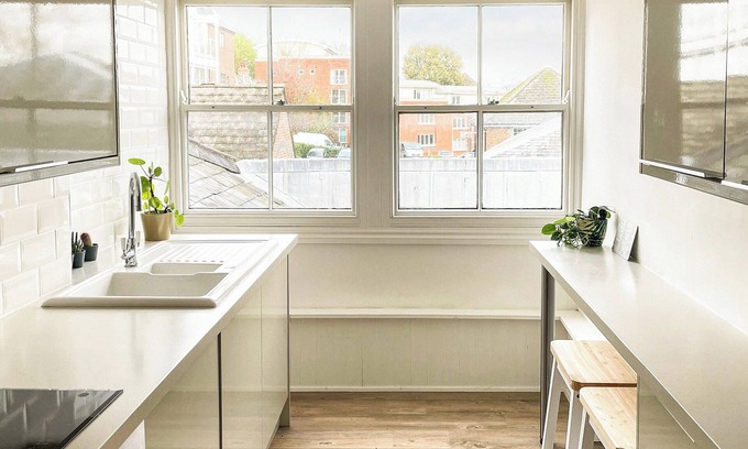 Winchester Cottage | Modern Two-Bedroom Apartment in Winchester's City Center