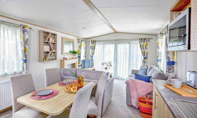 Withernsea House | Newly Designed Caravan with Ensuite and Family Amenities