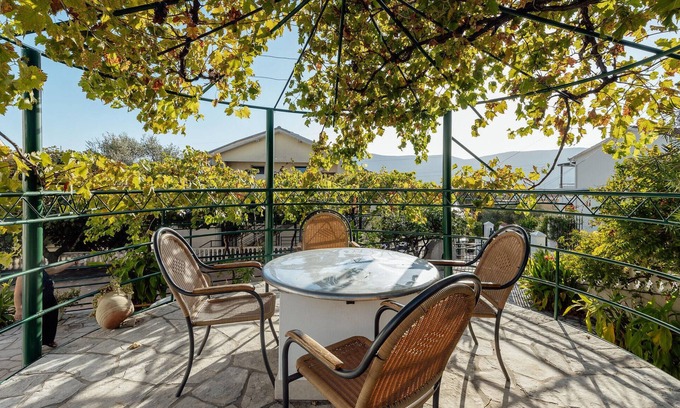 Topla Apartment | Cozy 1 Bedroom Accommodation with Ocean View in Herceg Novi