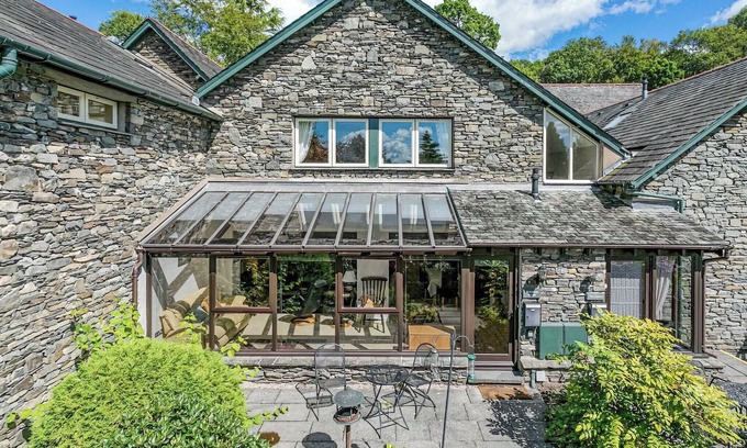Windermere Cottage | Cozy 1 Bedroom Retreat in Ambleside with Breakfast Included