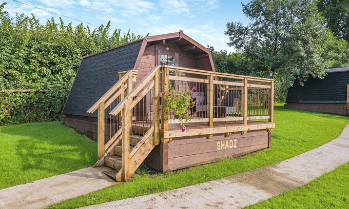 Ammanford Cottage | Romantic Glamping Pod with Scenic Carmarthen Countryside Views