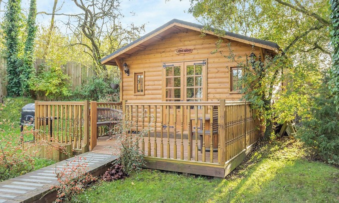Newmarket Cottage | Cozy 1 Bedroom Accommodation in Cambridge with Breakfast