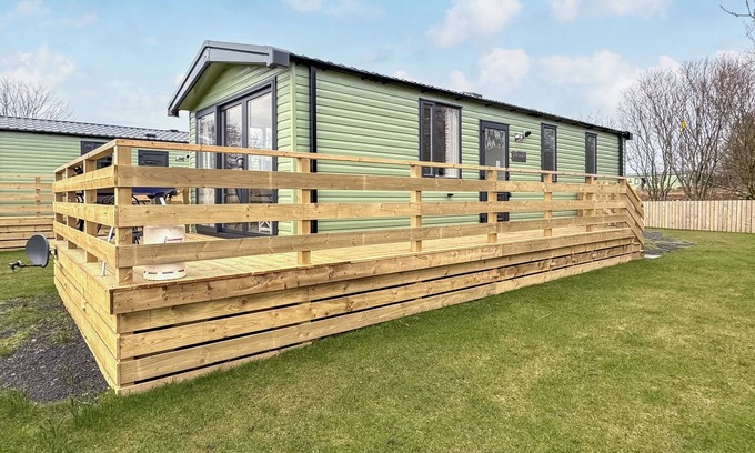 Castle Douglas House | Coastal 12ft-Wide Caravan with Ocean View and Breakfast