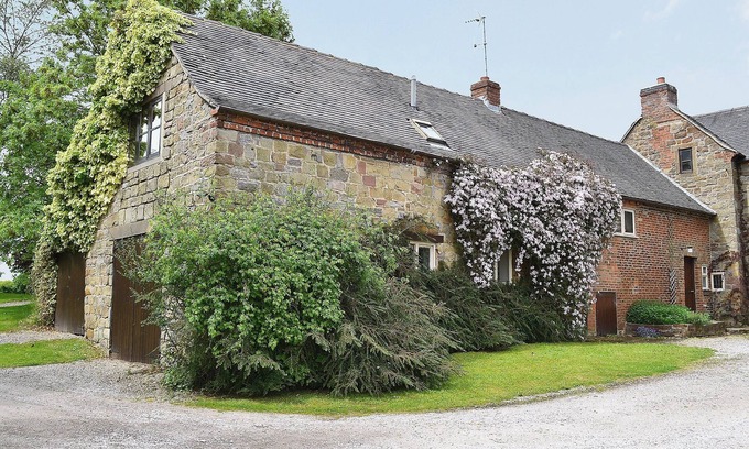 Atlow Cottage | Explore a Historic Barn Conversion Near Carsington Water