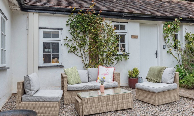 Hereford Cottage | Comfortable 1 Bedroom Stay in Hereford with Breakfast