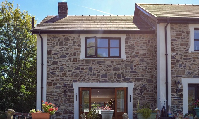 New Quay Cottage | Cozy 1 Bedroom Stay with Oceanfront Views in New Quay
