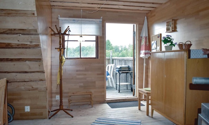 Fjalkinge Apartment | Cozy 1 Bedroom Retreat in Fjälkinge with Lake Views