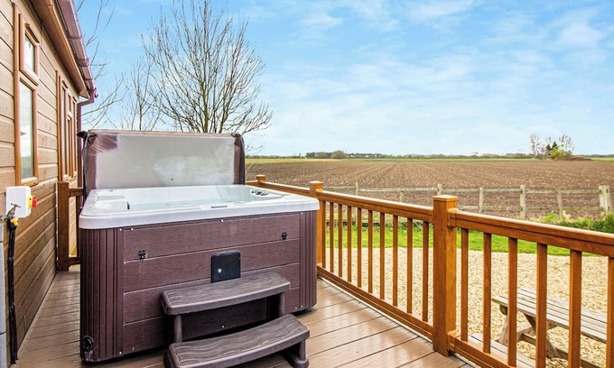 Aubourn Ski Chalet | Relaxing 2 Bedroom Getaway in Swinethorpe, Near Lincoln