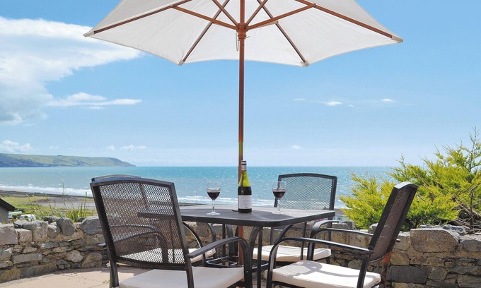Barmouth Cottage | Top-Rated 1 Bedroom Stay in Llanaber with Ocean Views
