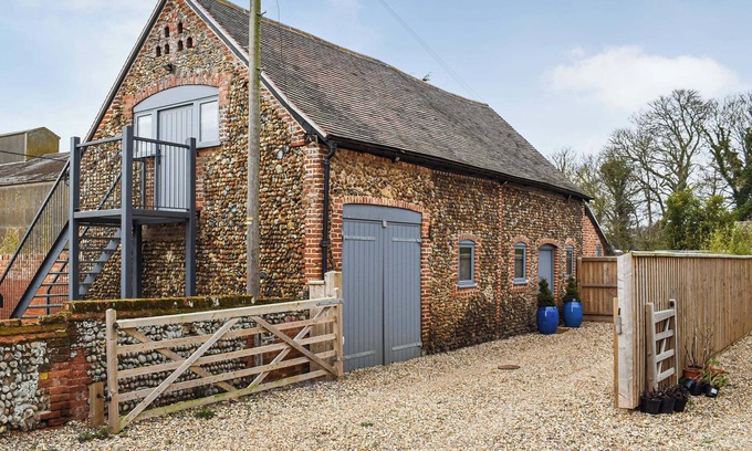 Bawdsey Cottage | Premier 1 Bedroom Retreat in Bawdsey - Pet Friendly & Accessible
