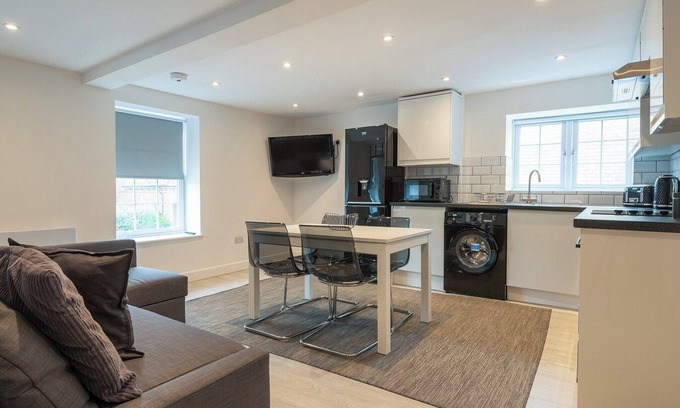 Brandon Cottage | Cozy 1 Bedroom Stay in Brandon with Lake View & Breakfast