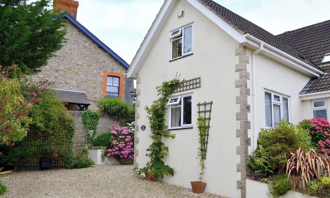 Whitchurch Canonicorum Cottage | Pet-Friendly 1 Bedroom Retreat in Whitchurch Canonicorum