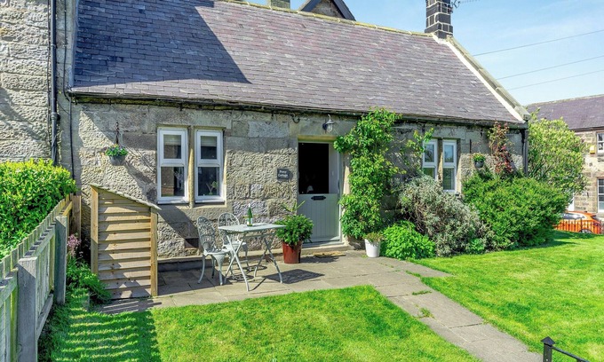 Chatton Cottage | Cozy 1 Bedroom Retreat in Scenic Chatton with Ocean View
