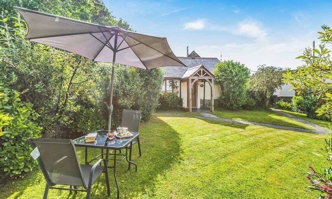 Hartland Cottage | Cozy 1 Bedroom Oceanfront Accommodation in Hartland