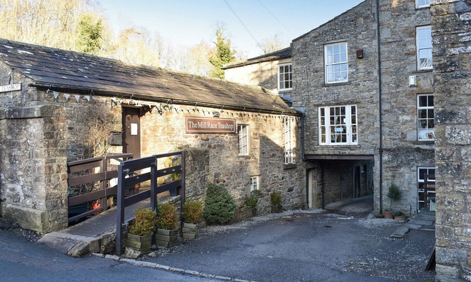 Aysgarth Cottage | Cozy 1 Bedroom Retreat at Aysgarth Falls with Amenities