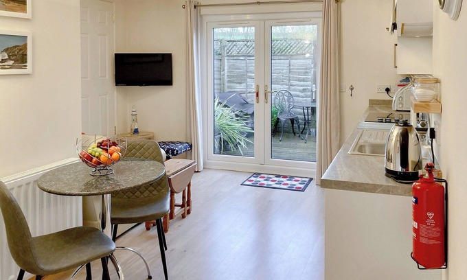 Treator Cottage | Cozy 1 Bedroom Accommodation with Ocean View in Padstow