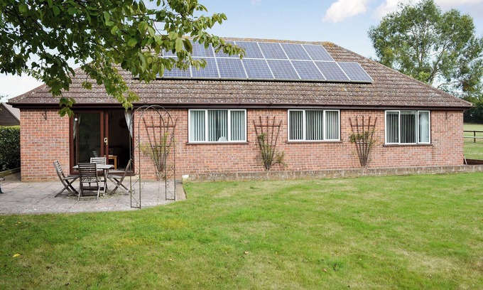Sudbury Cottage | Top-Rated 1 Bedroom Stay in Polstead with Breakfast Included
