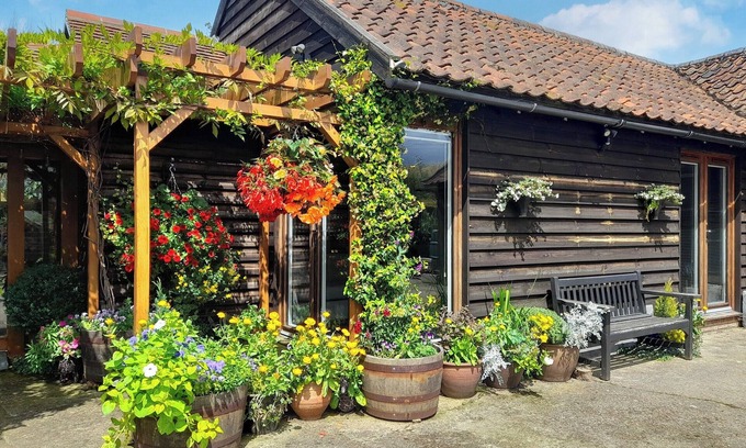 Sudbury Cottage | Comfortable 1 Bedroom Accommodation in Beautiful Sudbury