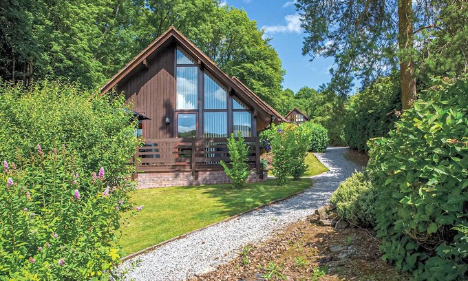 Waterrow Ski Chalet | Cozy Scandinavian Lodge with Pool and Spa Amenities
