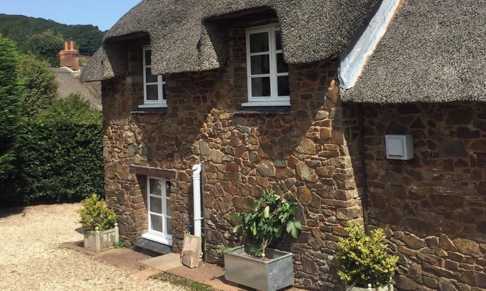 Watchet Cottage | Pet-Friendly 1 Bedroom Retreat in Stickle Path, Near Watchet