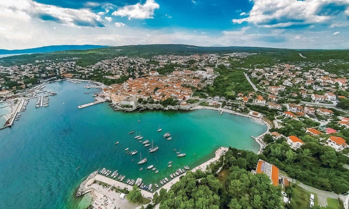 Bogovici Apartment | Cozy 1 Bedroom Accommodation with Oceanfront Views