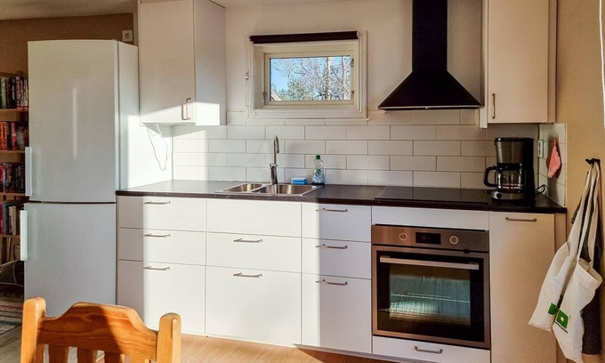 Bullaren House | Cozy 1 Bedroom Retreat with Lake View in Bullaren